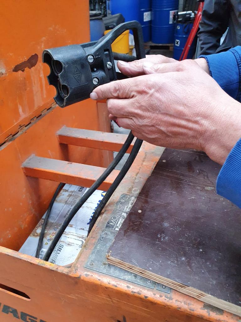 8a988561-4cff-425a-a481-905662b0152a